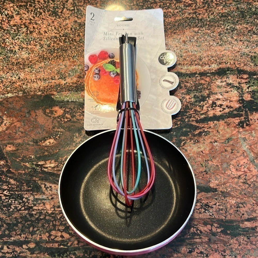 NWT Round Mini Fry Pan w/Silicone Whisk Set, Pink